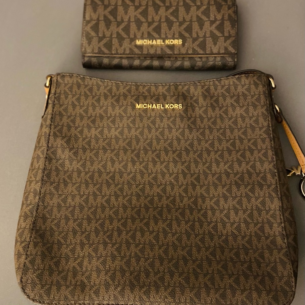 MK Brown/Acorn Jet Set Travel Messenger Bag
